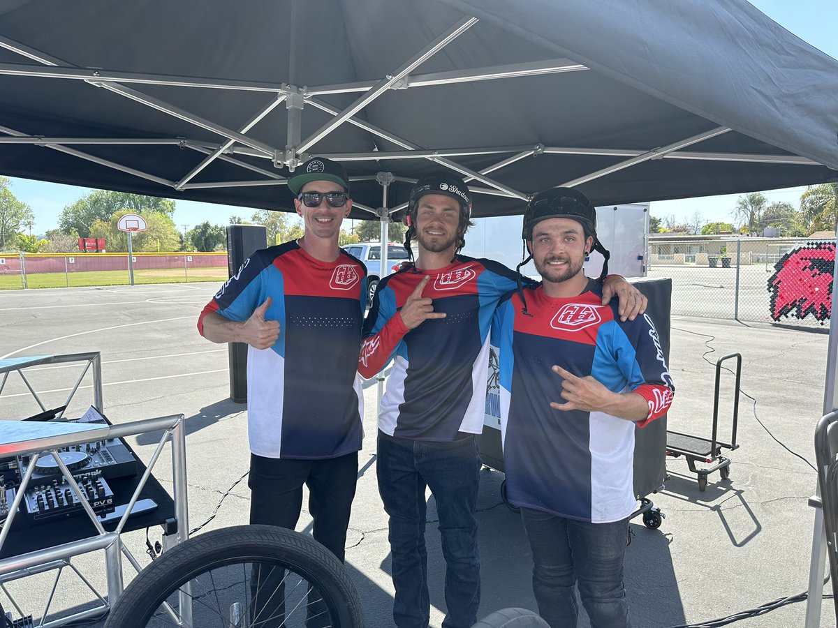 WalnutGroveInt's tweet photo. We soared into Spring Break with a sky high BMX performance! Thanks to @forwardbmxshow for the show and the awesome message to our students! #walnutgrove #wcusd #hawkpride #wgisspirit #bmx #springbreak @WalnutGroveInt @WestCovinaUSD https://t.co/diwzrGyIIN