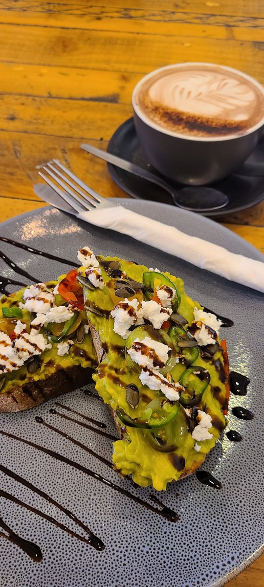 TiaraTravelVibe's tweet image. Just had the most delicious vegan breakfast - avocado toast and a heavenly cup of hot chocolate. My taste buds are still dancing! #veganfood #breakfastlove #avocadotoast #hotchocolate