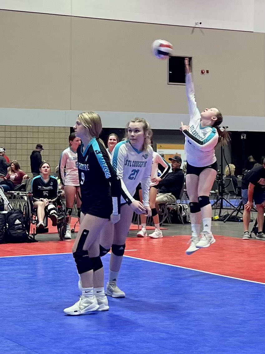 ChickanoskyC's tweet photo. Had a great day in KC today going 3-0! @usavolleyball
#volleyball #classof2026 #asicsshowmequalifier https://t.co/Tjwn1siVC1