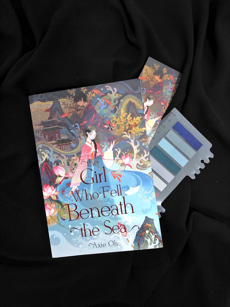 My April Pick 📖💙
The Girl Who Fell Beneath The Sea by Axie Oh
Set in fantasy world and bases on korean's myth i guess? I'm really excited🤩

@BTSBookClub_twt
#BTSBC_2023ReadingChallenge
#BTSBookClub