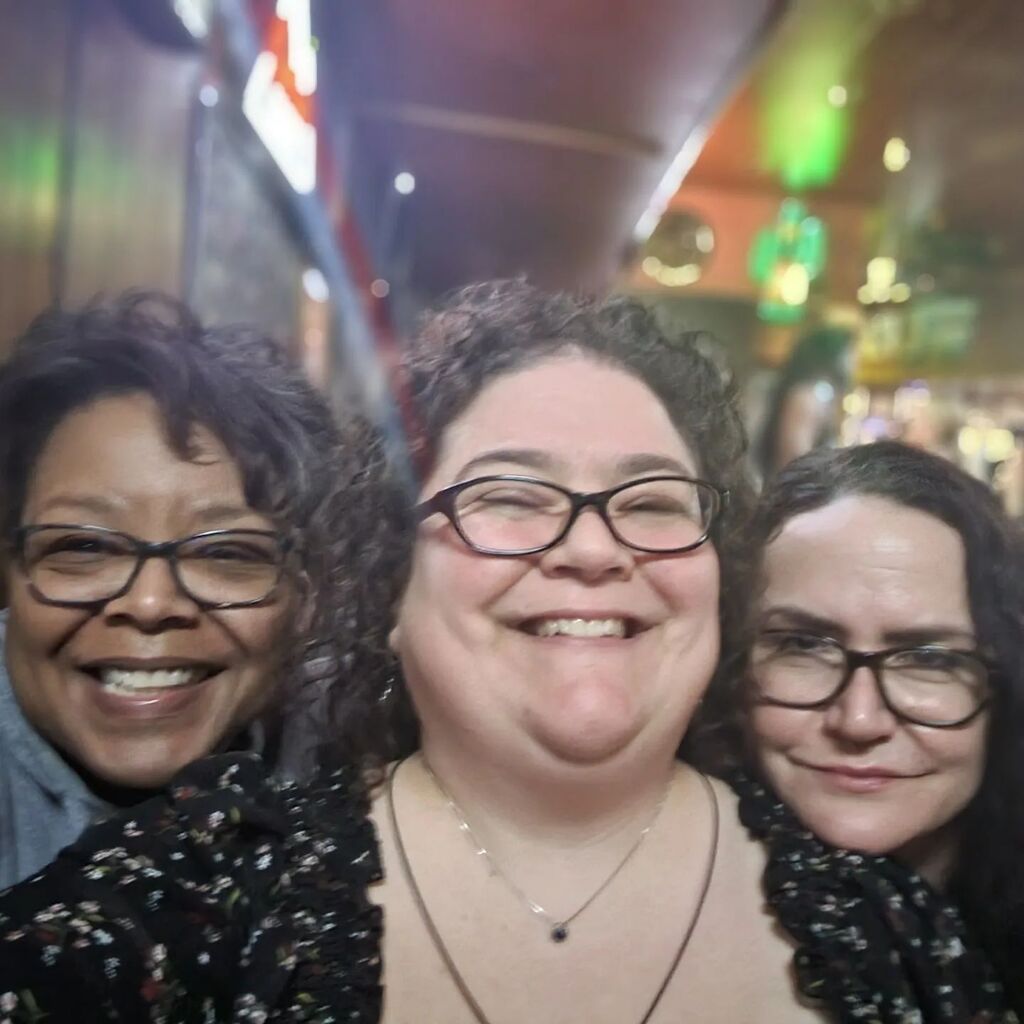 karinotvery's tweet photo. Watching the Huntridge sign lighting! https://t.co/pFSVTGtmk2 https://t.co/mALkbMz8Q3
