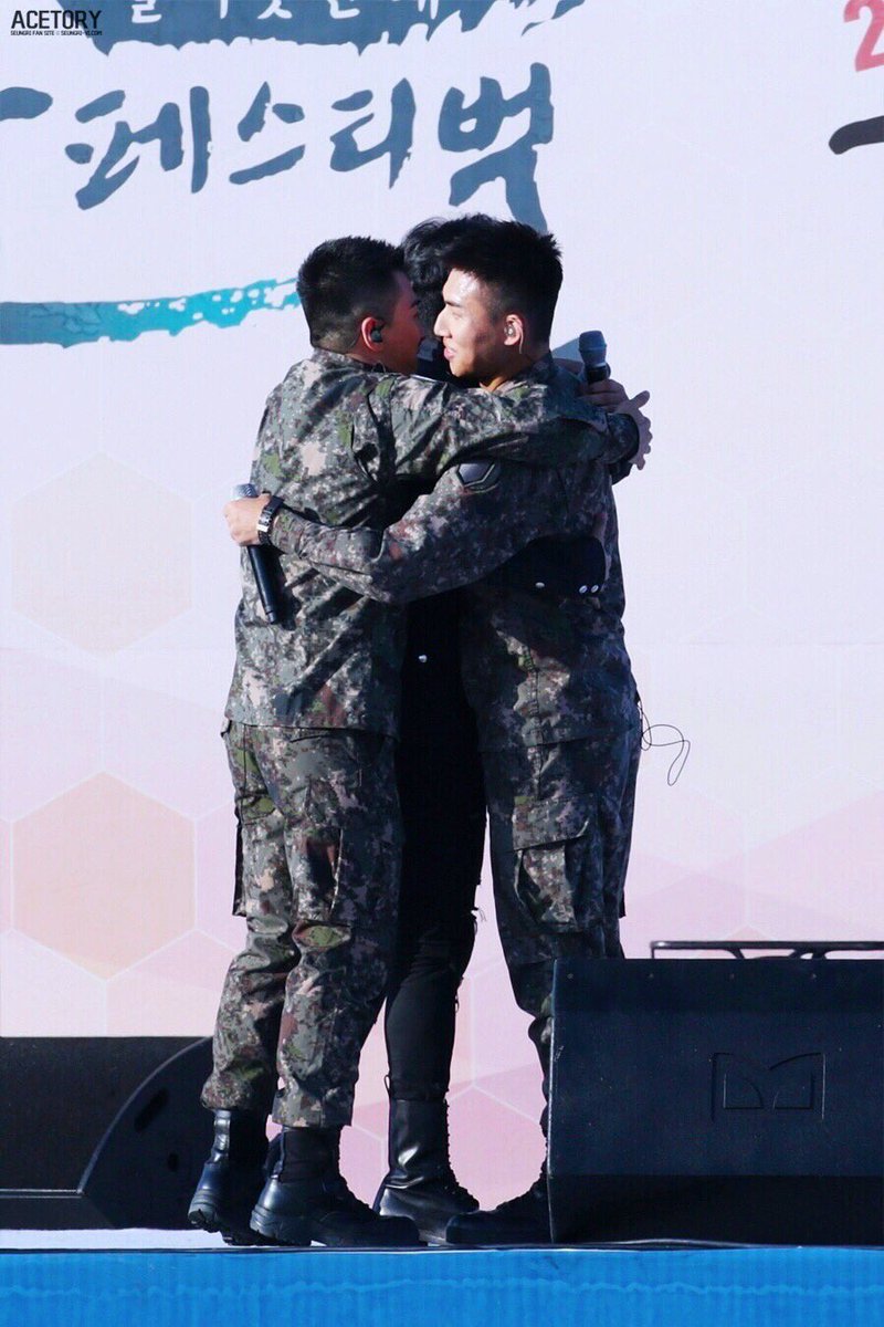 8KLIFE's tweet photo. The last time we saw at least 3 BIGBANG members together was October 7, 2018. It took them 4 years, 6 months to do that again 😭 while GD telling us only 3+2 forever ❤️ #GDRAGON #TAEYANG #SEUNGRI #DAESUNG #TTTPP https://t.co/pmNmGcLSKv