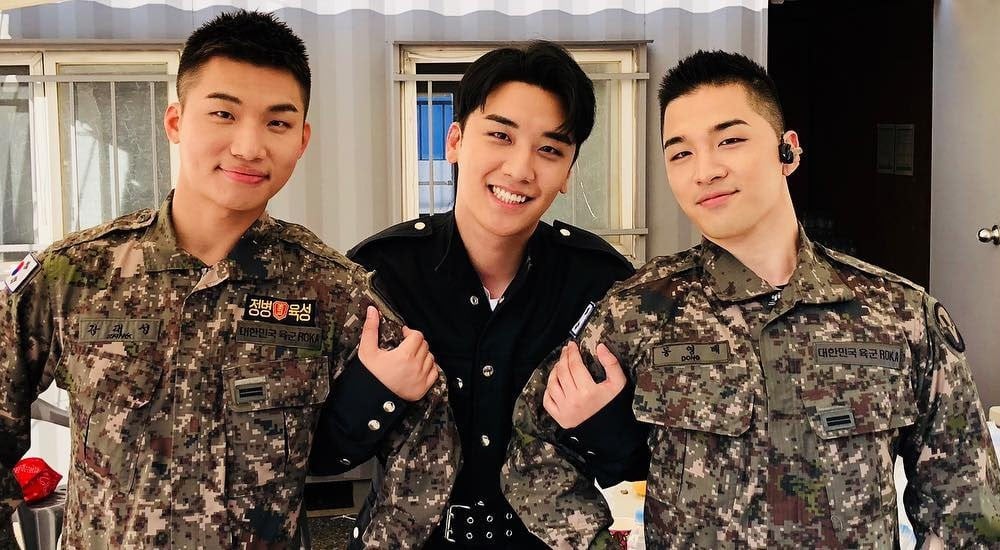 8KLIFE's tweet photo. The last time we saw at least 3 BIGBANG members together was October 7, 2018. It took them 4 years, 6 months to do that again 😭 while GD telling us only 3+2 forever ❤️ #GDRAGON #TAEYANG #SEUNGRI #DAESUNG #TTTPP https://t.co/pmNmGcLSKv