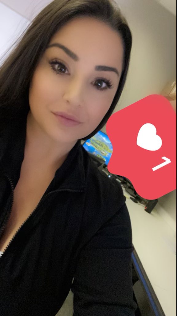 Alaskalala69's tweet photo. Here for your hearts ❤️ Alaskanlala ❤️ #onlyfans #instagram #hotwife #retweet #follow #love https://t.co/54yKCe85y0