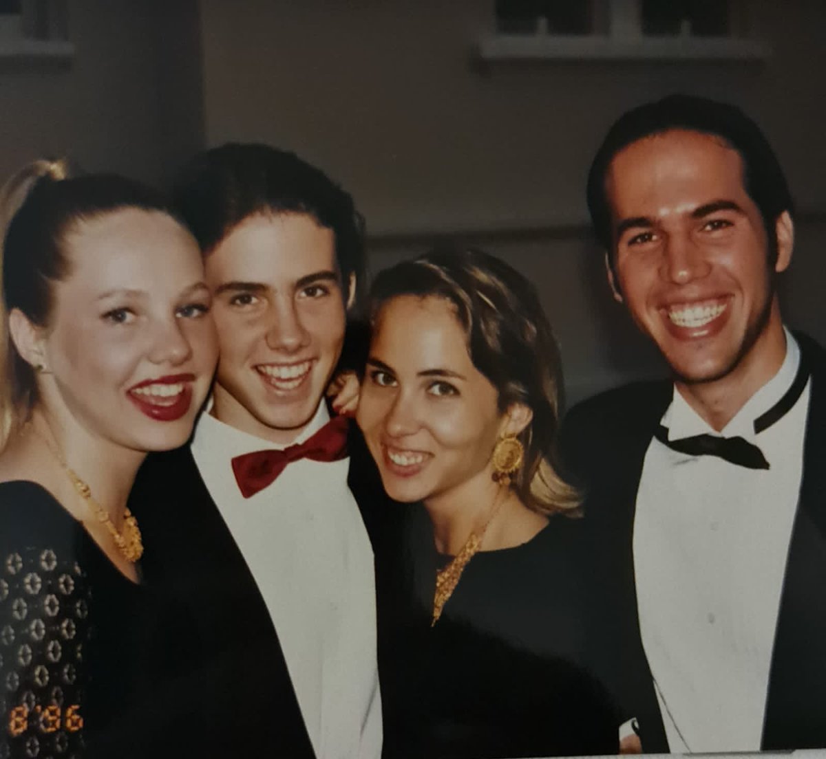 PinkTaxiRunner's tweet photo. This is how we grew ( mom is in one of them) #mysiblings https://t.co/pBlg0xOEGV