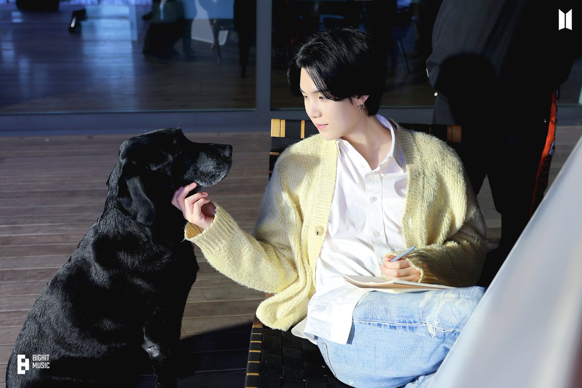 BTSWeverse_Esp's tweet photo. 📌230408 - ACTUALIZACIÓN DE BTS WEVERSE

"Agust D 'People pt.2 (feat IU)'- MV Photo Sketch" 1/4 https://t.co/xpyHTRylft