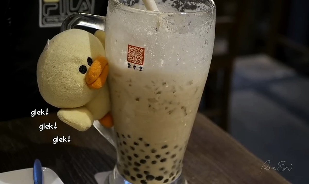 TarizSolis's tweet photo. Mengisi waktu di weekend dengan menonton vlog-nya Ria SW memang pilihan yang sungguh tepat. Selalu menyenangkan &amp; menenangkan. https://t.co/rI3bTEIVDE