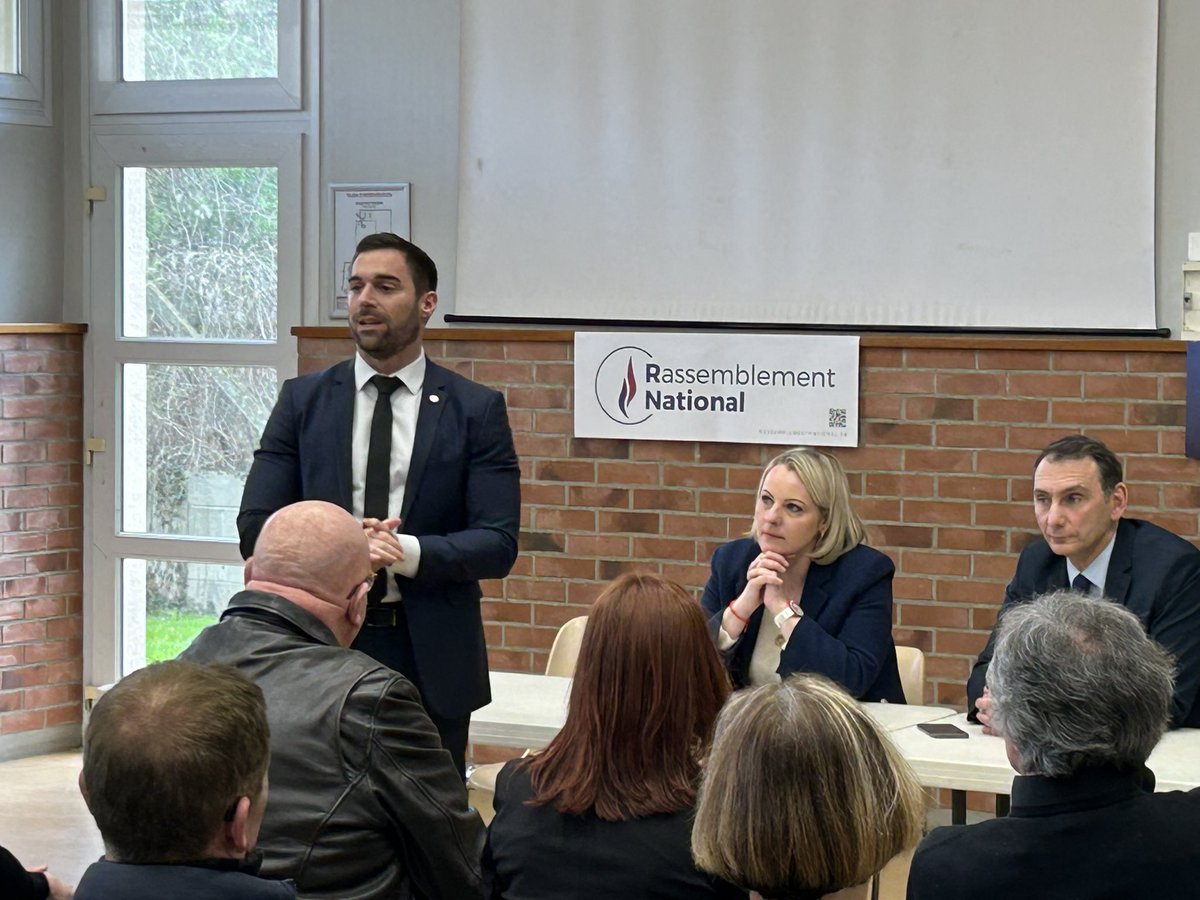 YaelMenache's tweet photo. J’ai été ravie de recevoir dans la Somme mes collègues et amis @JulienOdoul et @ljacobelli dans le cadre de la tournée des fédérations.
Ce fut l’occasion d’échanger avec les militants, adhérents, sympathisants.
Nous avons passé un excellent moment. #Oncontinu https://t.co/iERWXUDDqZ