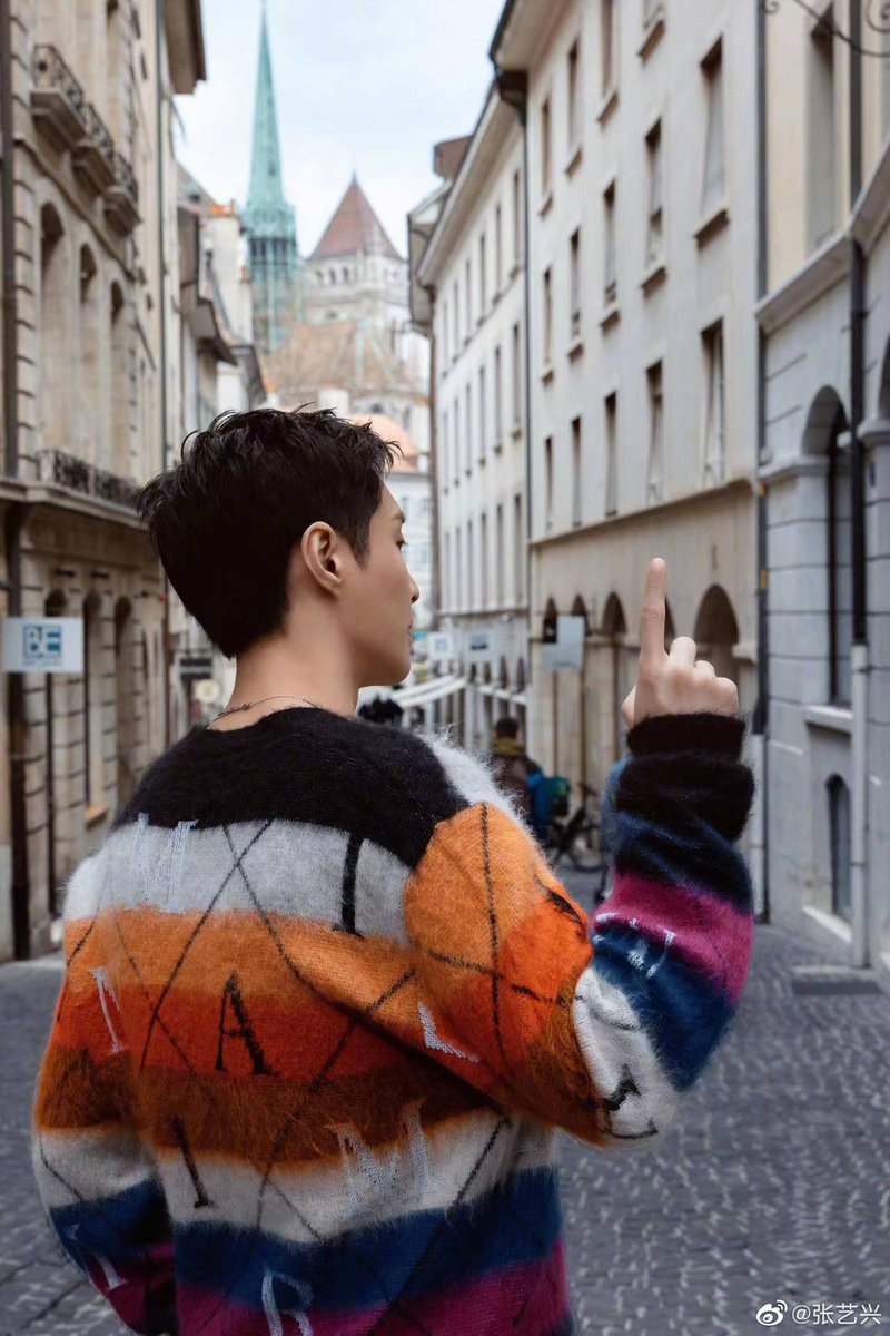 LAY weibo 
<a href="/weareoneEXO/">EXO</a>