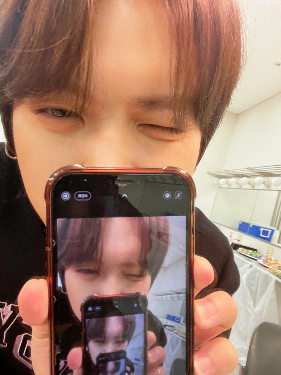 juc0c0's tweet photo. MZ셀카 감동적이야•••🤳🖤 https://t.co/32HMs23vzu