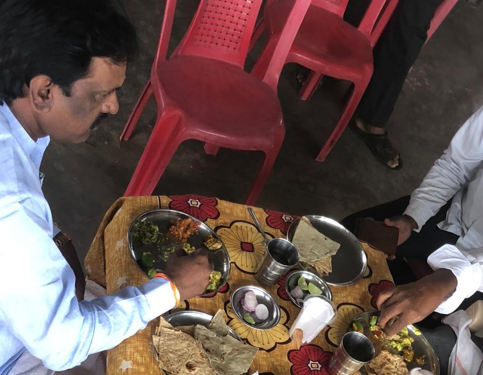 AmbadasDanveFan's tweet photo. आकाशाला गवसणी घालून पण पाय जमिनीला असणे याचे जिवंत उदाहरण !
@iambadasdanve @OfficeofUT @ShivSenaUBT_ @ShivsenaEast @ShivsenaUBTComm @yuvasenacomms https://t.co/x3Cvvg7Vr1