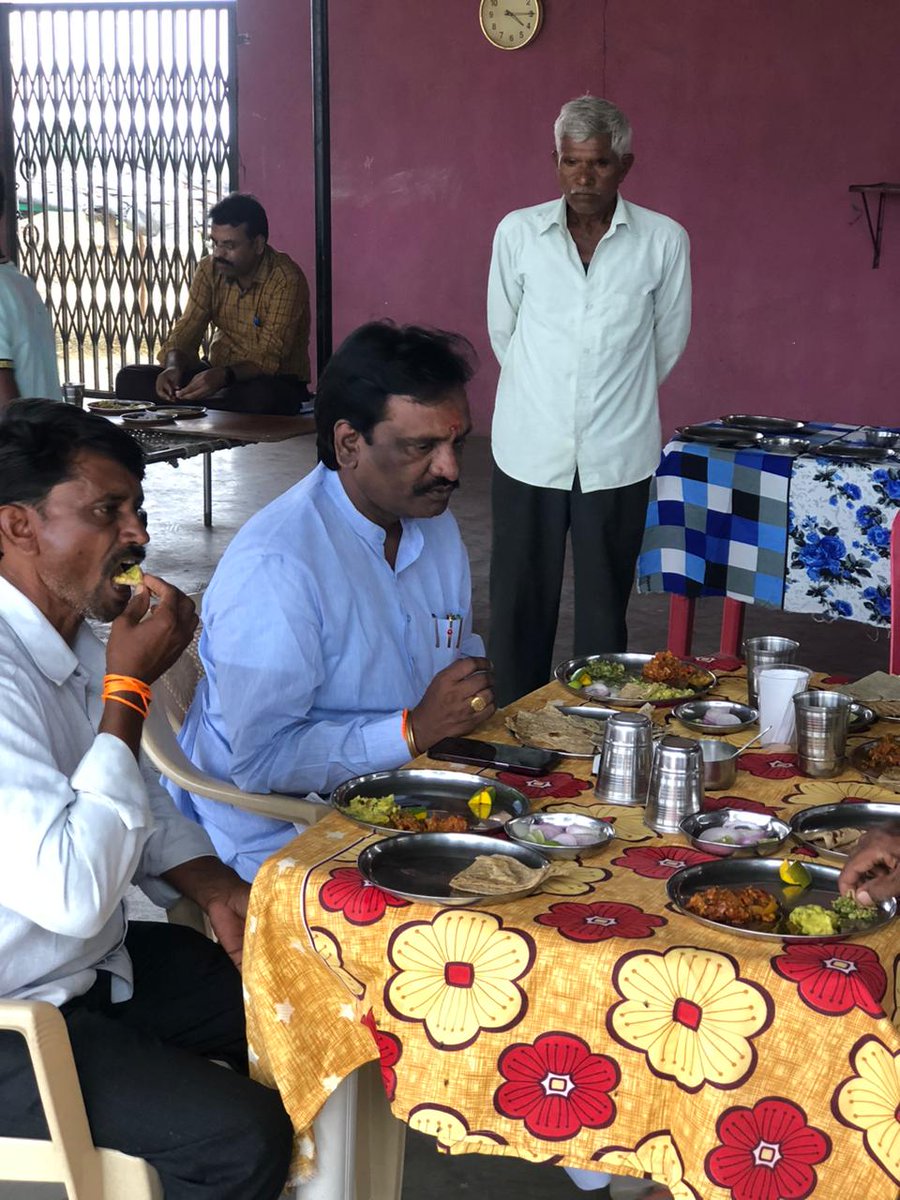 AmbadasDanveFan's tweet photo. आकाशाला गवसणी घालून पण पाय जमिनीला असणे याचे जिवंत उदाहरण !
@iambadasdanve @OfficeofUT @ShivSenaUBT_ @ShivsenaEast @ShivsenaUBTComm @yuvasenacomms https://t.co/x3Cvvg7Vr1