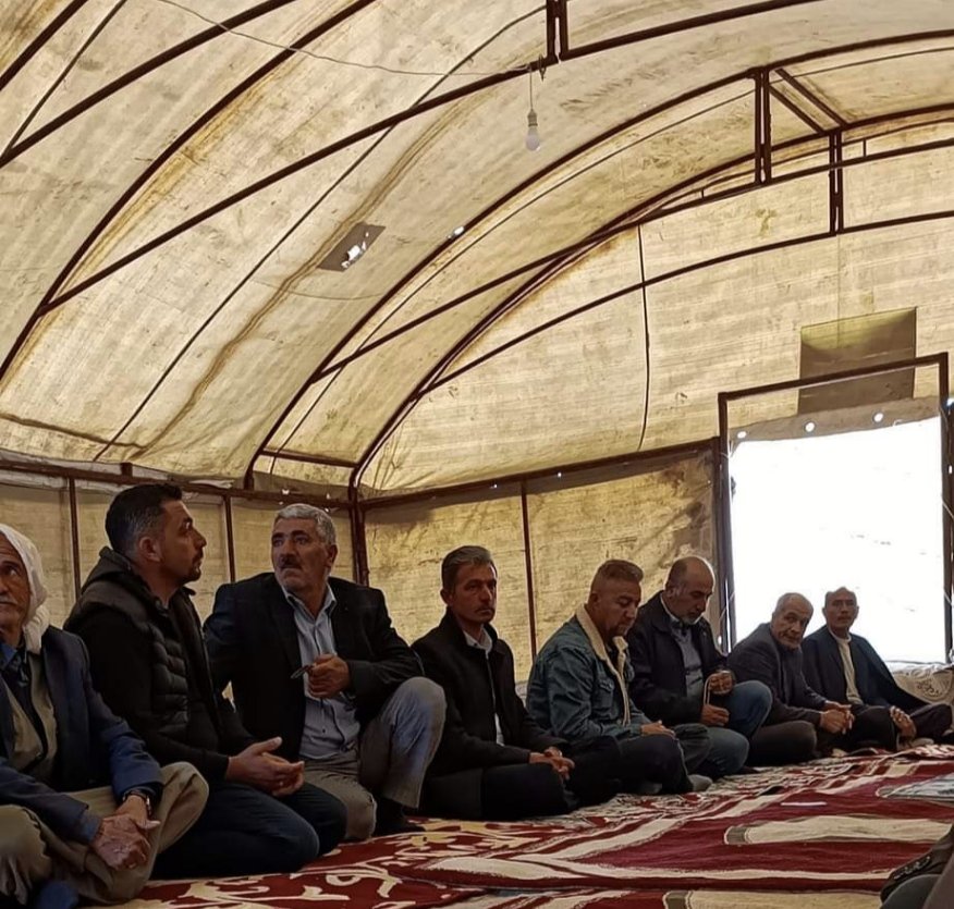 DerikDeva's tweet photo. Derik İlçe Başkanı Seydo Dem ve yönetimi ile Derik ilçesine bağlı Kürşeran köyünde vefat eden ÖTÜNÇ Ailesine taziye ziyarettinde bulunduk merhume Allah'tan rahmet ailesine başsağlığı diliyoruz.
#Alibabacan #Devapartisi #Seydodem #Mahmutaba #Derikdeva https://t.co/OvEqrrKREW