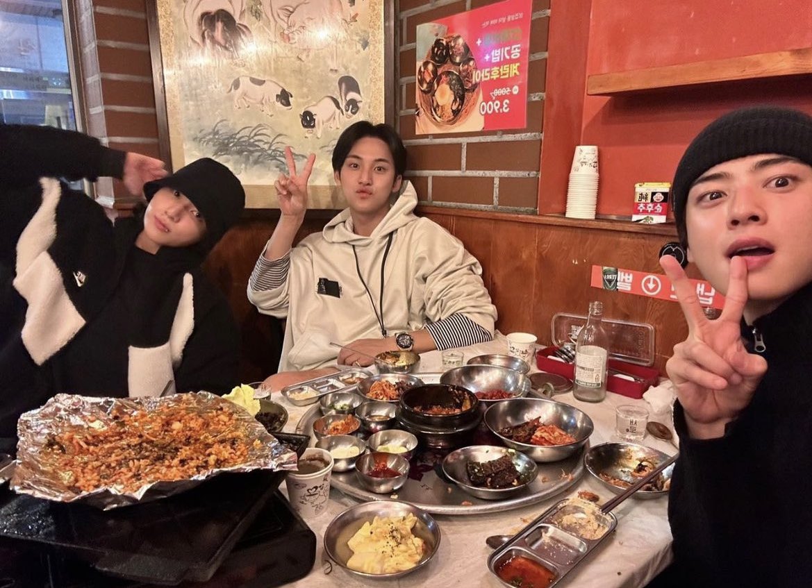 HELLO USER CHAMINKOOK IS ALIVE AND BREATHING AAAAAAAAA JUNGKOOK MINGYU AND EUNWOO HUNG OUT TOGETHER OMFGJFKSHANXH