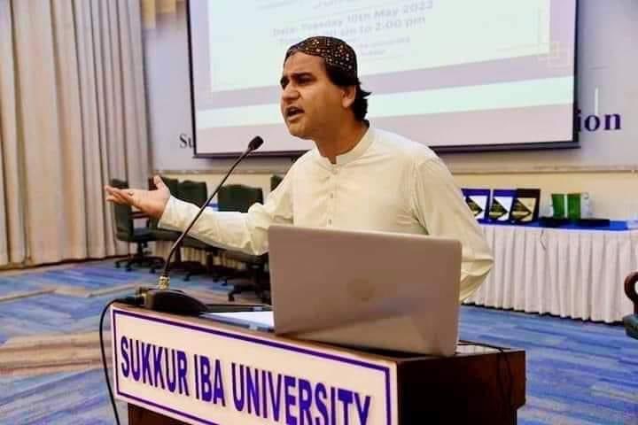 SindhooNawaz's tweet photo. احتجاج احتجاج احتجاج 

 پروفيسر اجمل ساوند جي بي رحماڻي قتل خلاف اڱاري جي ڏينھن قاتلن جي گرفتاري لاءِ ايس ايس پي ڪنڌڪوٽ عرفان سمون جي آفيس آڏو احتجاج ڪيو ويندو، سنڌ جي شعور کي شرڪت کي اپيل ڪيون ٿا.

https://t.co/aYZqc3b5qP https://t.co/9j4O3uKINE