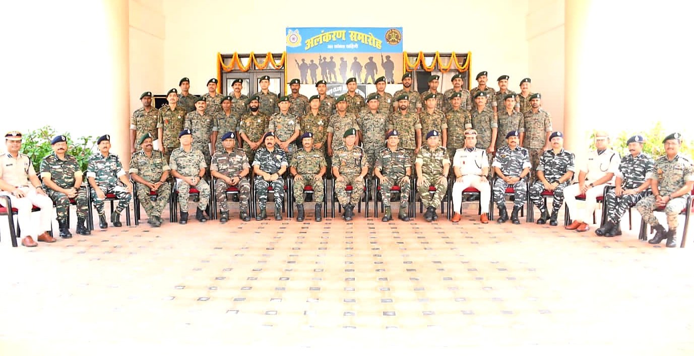 CRPF महानिदेशक ने हजारीबाग 203 कोबरा बटालियन कैंप का किया दौरा CRPF Director General visits Hazaribagh 203 Cobra Battalion Camp 