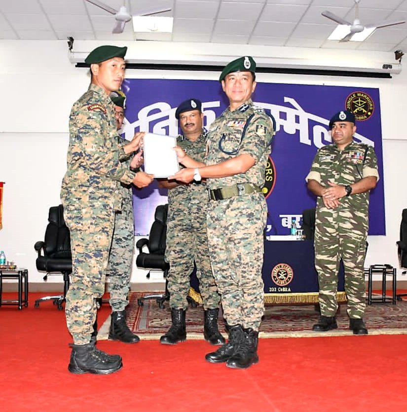 CRPF महानिदेशक ने हजारीबाग 203 कोबरा बटालियन कैंप का किया दौरा CRPF Director General visits Hazaribagh 203 Cobra Battalion Camp 