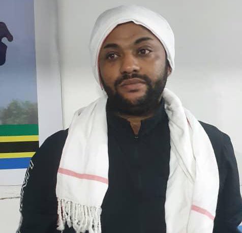 Man’s NOT Barry Roux tweet media