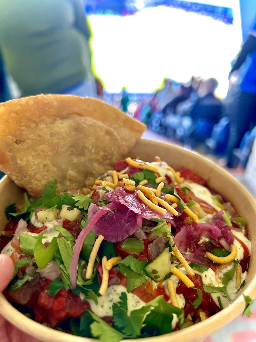 Tandoori Chicken Kadai Curry with Staff Rice, Chaat Salad &amp; a Samosa nice collab of <a href="/QuirkyCatering/">Quirky Catering Co</a> x Bombay Brew at <a href="/OfficialOAFC/">Oldham Athletic</a> with @georgeOAFC1999 <a href="/FootyScran/">Footy Scran</a>