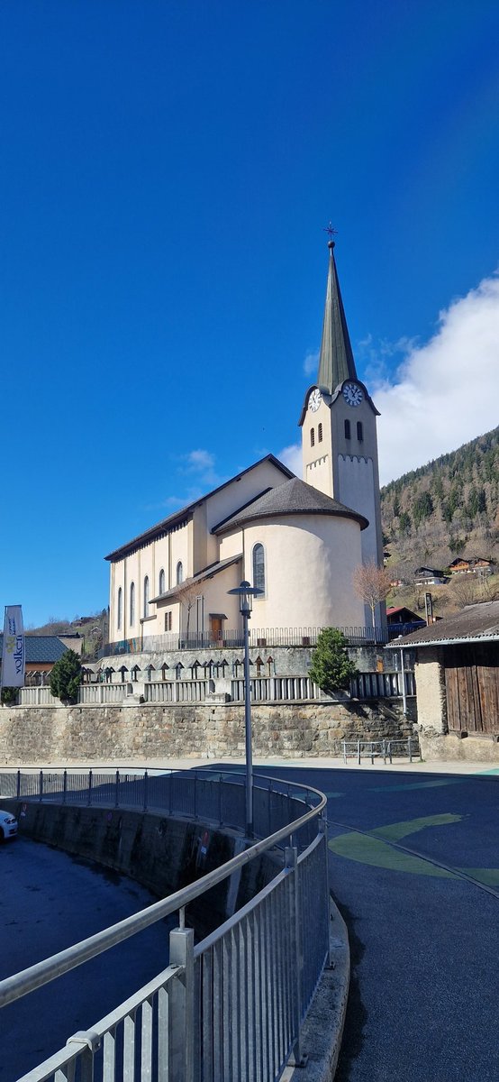 SAA_skiing's tweet photo. A few pics in and around Fiesch. https://t.co/OPG8g0lfdZ