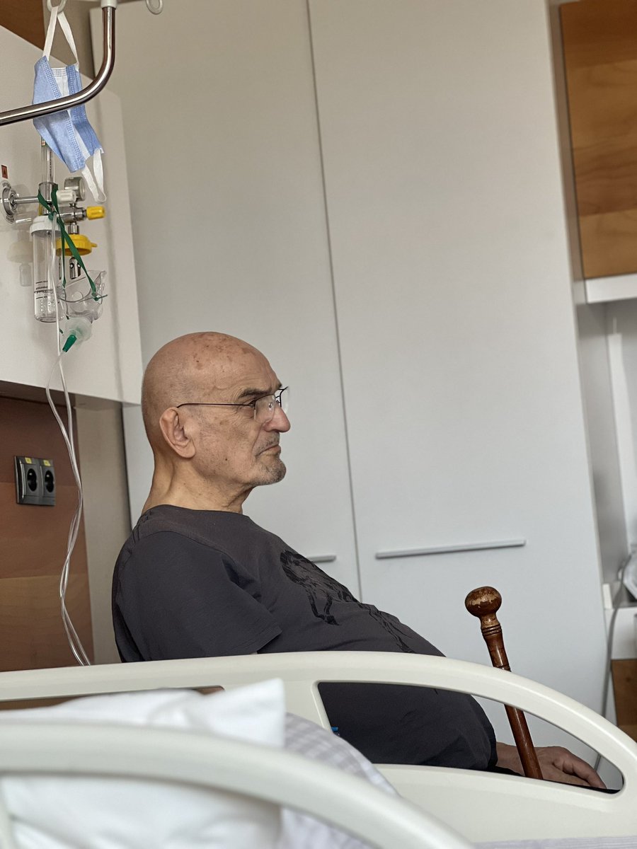 Anneciğimin ameliyatından sonra babacığım kıskandı:) o da akciğer operasyonu geçirdi. Çok şükür toparlanıyor, toparlanıyoruz. Rabbim ikisine ❤️❤️de kalıcı şifa, hayırlı ve uzun ömür versin. Başımızdan sağlıkla eksik etmesin.🤲🙏🏻