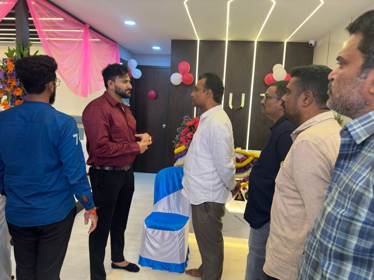 gmsr22's tweet photo. ದಾಸರಹಳ್ಳಿ ಕ್ಷೇತ್ರದ ಪ್ರತಿಷ್ಠಿತ ಬ್ಯೂಟಿ ಸಲೂನ್ ಉದ್ಘಾಟನಾ ಸಮಾರಂಭದಲ್ಲಿ ಮುಖ್ಯ ಅತಿಥಿಯಾಗಿ ಪಾಲ್ಗೊಂಡು ಉದ್ಘಾಟಿಸಿದೆ ಅವರಿಗೆ ಮತ್ತು ಅವರ ತಂಡಕ್ಕೆ ಶುಭವಾಗಲಿ 
#gnrfoundation #nimmamadhu #tdasarahalli https://t.co/yPKLl82l9E