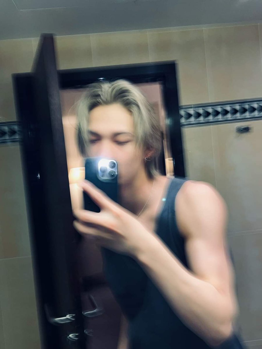 httpszckl_'s tweet image. lowkey showing our biceps off

#ENGENESelcaDay • #ENSD
#ENHYPEN • #ENHYPEN_NI_KI 
@ENHYPEN @ENHYPEN_members