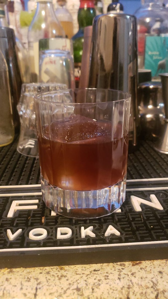 dravebotgaming's tweet photo. Shinri's Shotcaller 
2 oz Rye whiskey
.5 oz Mr Black coffee liqueur
.25 oz vanilla syrup
2 dashes @bittercube Bolivar bitters
inspired by shinri trying to wrangle the Vanguard boys in the L4D2 collab and needing spicy water
for @josuijishinri 
#JosuijiArt https://t.co/YReLllts8b