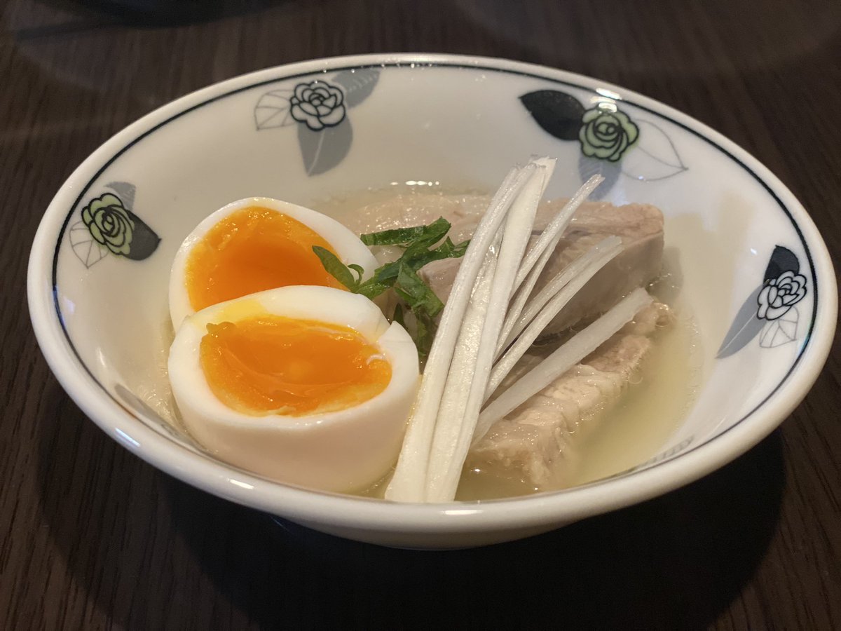 shunkdo's tweet photo. 今日は休みなので久しぶりに角煮作ってみた。
娘に「これ煮豚じゃない？」って言われた。

#TASKY
#日本酒おつまみ
#時短しようとして薄く切りすぎた
#角煮vs煮豚論争
#味は好評でした https://t.co/tX2zCKMwmr