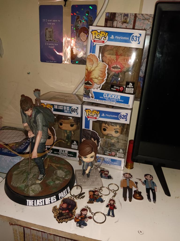 Oniongaming11's tweet photo. Been trying to figure out how to set up my Last Of Us merch and this is what I have so far 
#lastofus #lastofus2 #tlou #tlou2 https://t.co/gUjXL73GDS