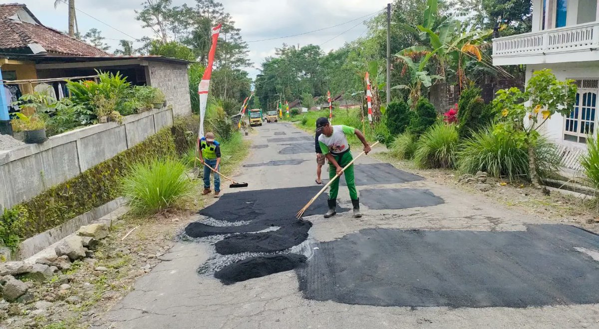 merapi_uncover's tweet photo. Sejauh kurang lebih 4 km 

Warga kesal karena sudah berkali kali laporan namun tak kunjung diperbaiki https://t.co/DY7zDbEmii