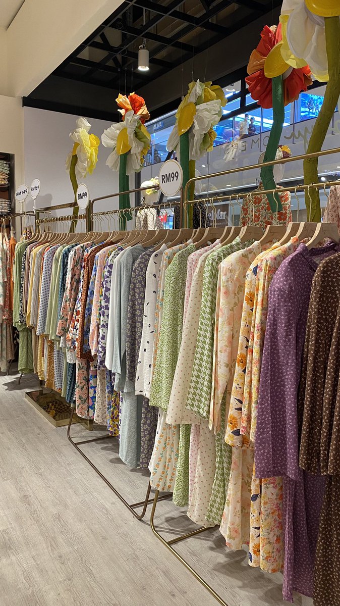 Nuyenggg's tweet photo. Friendly reminder if you didn’t buy Baju Raya yet.

For RM99, you can get airy, breathable, loose with cute designs Baju Kurung/Kebaya that you can rewear for class/work/daily from Bayu Somerset.

Great material, so soft, made from cotton sejuk gila! Dahlah semua patterns cute. https://t.co/Tr6pHK7YUF