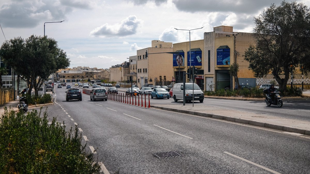 InfraMalta's tweet photo. 🌃Next week, 9pm - 1am, we are installing 3 new signs in Mdina Rd, #Zebbug

#Mon NB &amp; SB lanes div to adj. service rd
#Tue hairpin turn near Kalkara tal-Gir closed 
#Wed SB reduced to 1 lane

10/4 https://t.co/C57jUJkOPb
11/4 https://t.co/seZVSCUdaF
12/4 https://t.co/26gZ0JF3Qj https://t.co/U2lQQagACU