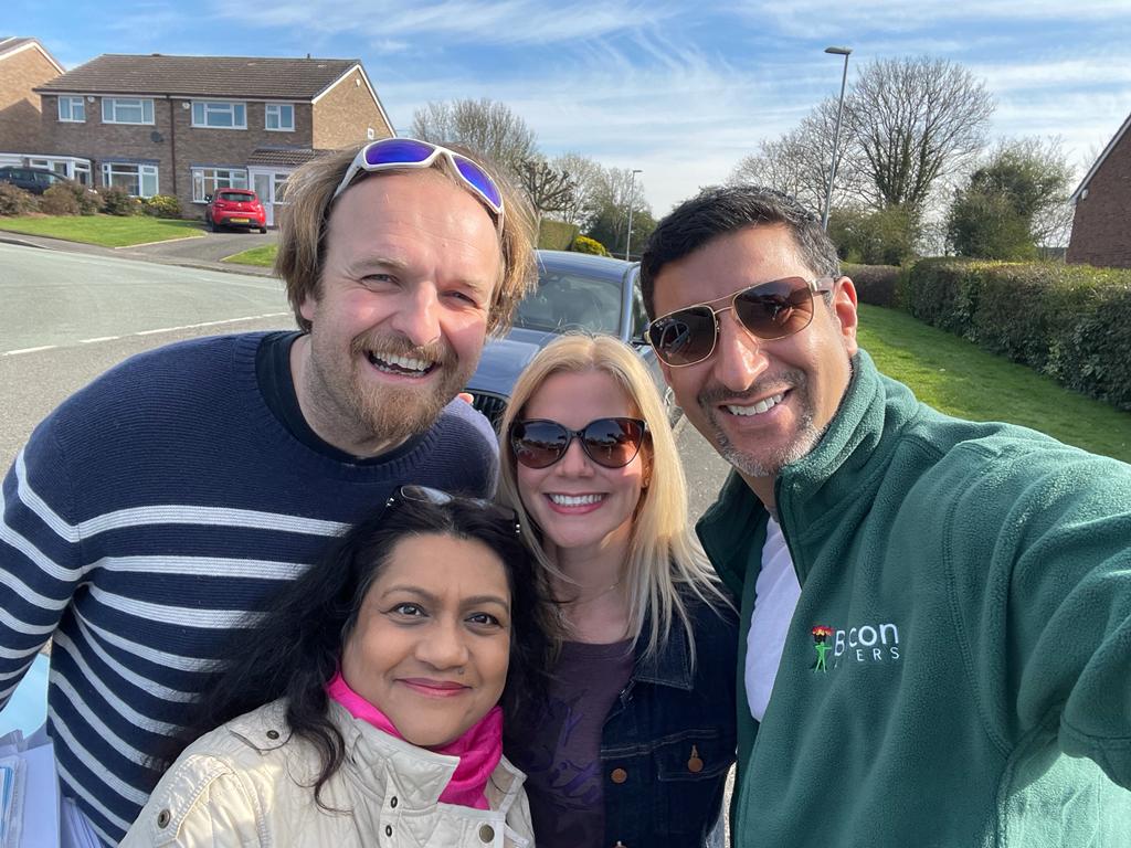 Bobby_Alden's tweet photo. Busy morning on the #LocalElections2023 campaign trail out in #Tamworth for @TamworthConserv 

Glorious sunshine for campaigning, positive responses on the #ToryCanvass with @c_hodivala
@Parv_Hassan #VoteConservative https://t.co/Yh0ROvO1tQ