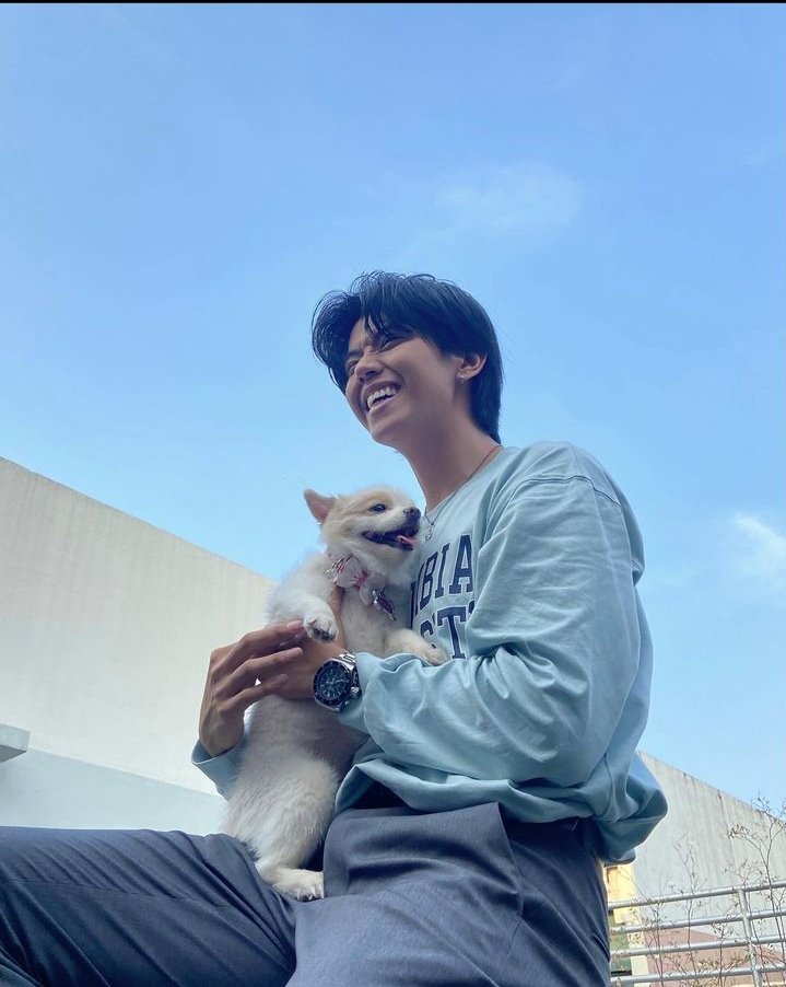 trickfortreats_'s tweet photo. [040823] Trick's Instagram Post 

Oh how happy ft snowball 🐾☺️

#TrickSantos • @Trick__s https://t.co/e1jGJAOKdT