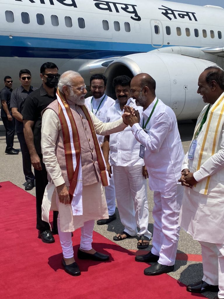 bandisanjay_bjp's tweet photo. Delighted to welcome Hon’ble PM Shri @narendramodi ji who is in Telangana with a gift worth ₹11300crore of developmental activities. https://t.co/Kc0Egw6e9l