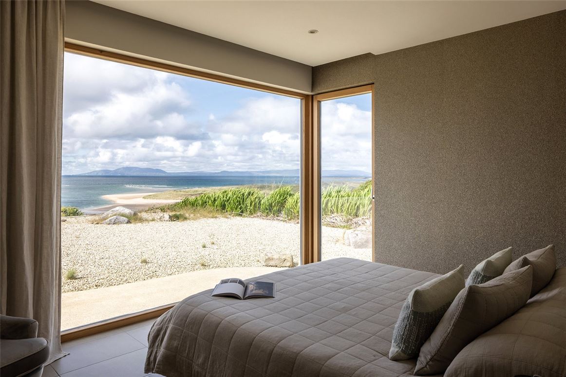 Dreaming of a sea view! 🌊

#interiordesign #architecture #modernarchitecture #modernbedroom #seaview #moderninteriordesign #modernliving