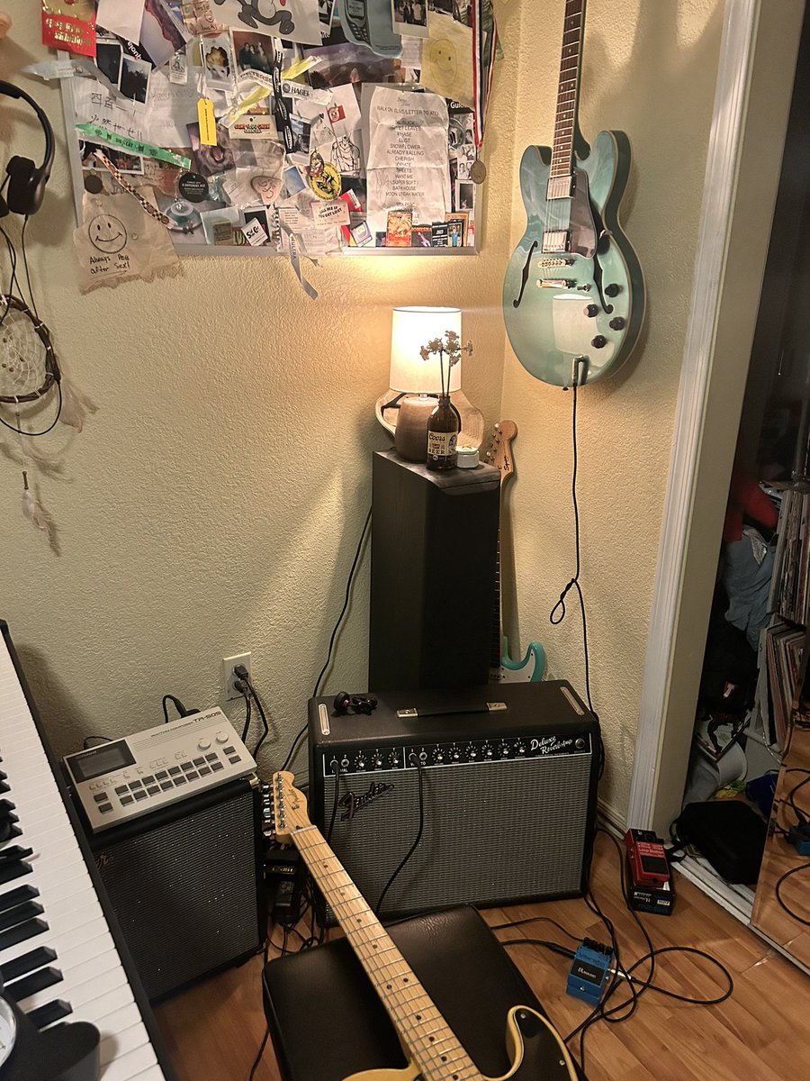 Kevin_Sucks_'s tweet photo. New guitar https://t.co/xIuaGWbgMf