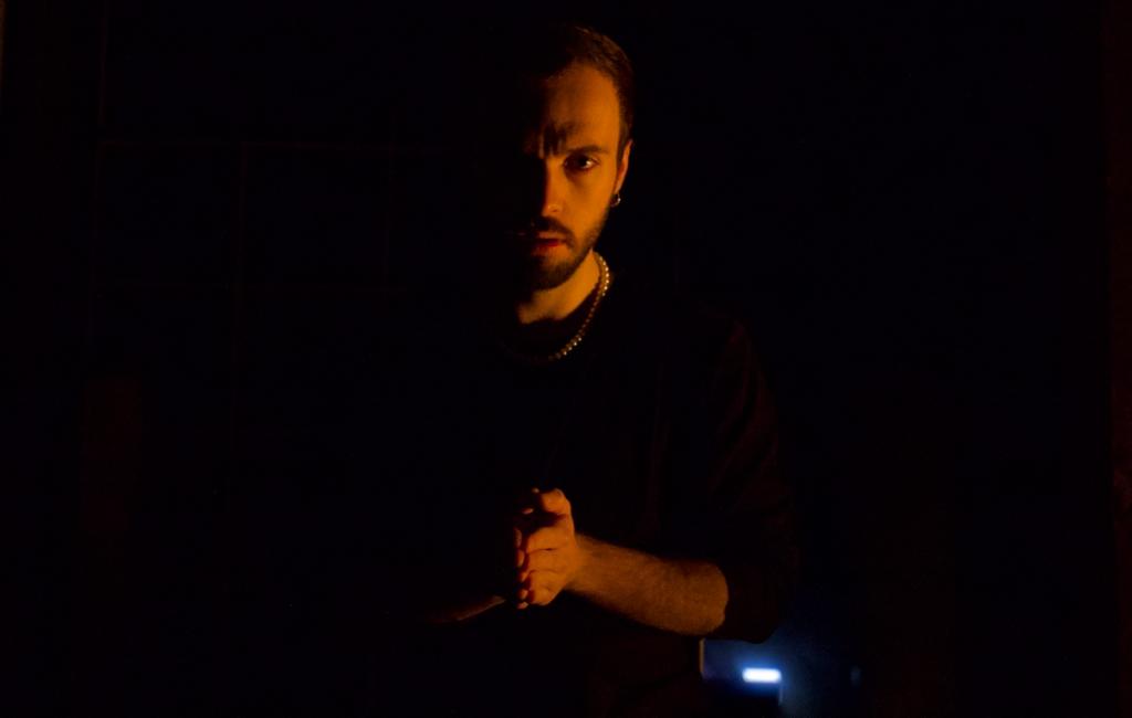 YO SOY MI PROPIA MUJER, de DOUG WRIGHT. Charlotte nació hombre pero siempre fue mujer, y sobrevivió  a los nazis y a los comunista, aun mostrándose siempre abiertamente trans. Dirigida por Adán Black. Con Ricardo Barrul. 16, 29, 30/4  20 horas. Reservas@theatreforthepeople.com