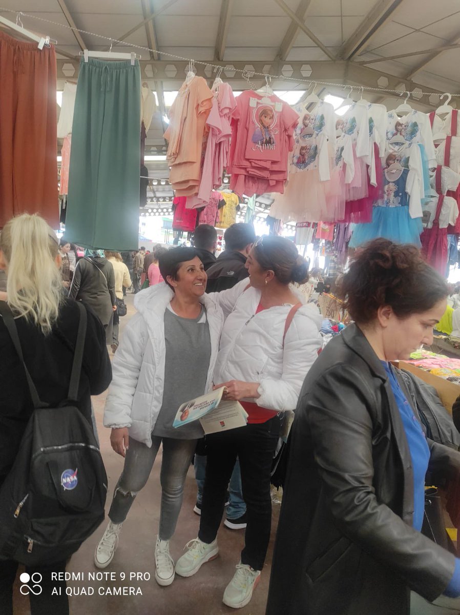 chpizmirilkadin's tweet photo. CHP Aliağa Kadın Kolları olarak; Yeni Mahallemizde ve yeni açılan sosyete pazar yerinde kadınlarımıza Aile Destek Sigortalarını anlatmaya devam ediyoruz.
#geliyorgelmekteolan
#sanasöz
#son36 https://t.co/Jqx1P6WwPp