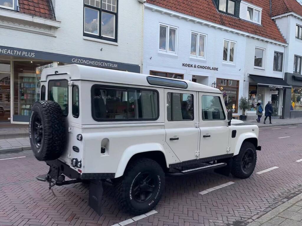 DutchLandRovers's tweet photo. Would you prefer the white led lights or the coloured ones?
📸 @bobthelandy #defender #landroverdefender #landroverdefender90 #onelifeliveit #rangerover #v8 #landroverv8 #passion #car #dutchlandroverpassion #camperlife #landroverdefender110 #landro… https://t.co/UDAnA5sigF https://t.co/Z49kqaDez0