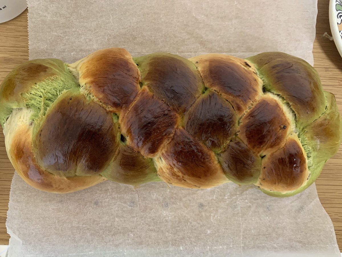 イースターの編み込みパンのレシピ