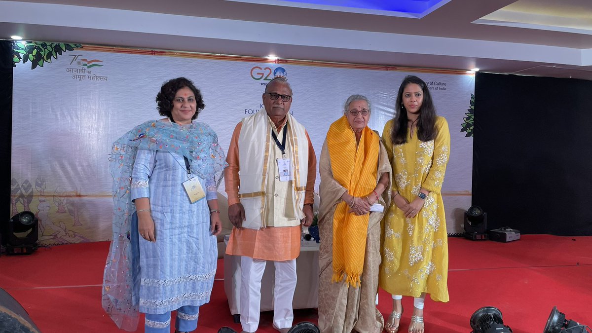 Prabha Khaitan Foundation (@foundationpk) on Twitter photo рд░рд╛рдорд╛рдпрдг рдХрд▓рд╛ рдЙрддреНрд╕рд╡ рдХреЗ рдкрд╣рд▓реЗ рд╕рддреНрд░ 'рд╢реНрд░реА рд░рд╛рдо рдХреА рдЕрд┐рд╕реНрдорддрд╛ рдФрд░ рднрд╛рд░рдд рдХреА рдкрд╣рдЪрд╛рди' рдХреА рдХреБрдЫ рдЭрд▓рдХрд┐рдпрд╛рдВ | рд╡рдХреНрддрд╛рдУрдВ рдХрд╛ рд╕реНрд╡рд╛рдЧрдд рдХрд░рддреЗ рд╣реБрдП рдЕрд╣рд╕рд╛рд╕ рд╡реАрдореЗрди рд▓рдЦрдирдК рдХрдирдХ рд░реЗрдЦрд╛ рдЪреМрд╣рд╛рди рдФрд░ рдЕрднрд┐рдирдиреНрджрди рдХрд░рддреЗ рд╣реБрдП рдЕрд╣рд╕рд╛рд╕ рд╡реАрдореЗрди рдореЗрд░рда рдЕрдВрд╢реБ рдорд╣рд░рд╛
#RamayanKalaUtsav #Ayodhya <a href="/ehsaaswomen/">EHSAAS</a> <a href="/Kanakrekha/">Kanak Rekha Chauhan</a> <a href="/mehranshu/">Anshu</a> <a href="/aartigupta/">Aarti Gupta</a> рд░рд╛рдорд╛рдпрдг рдХрд▓рд╛ рдЙрддреНрд╕рд╡ рдХреЗ рдкрд╣рд▓реЗ рд╕рддреНрд░ 'рд╢реНрд░реА рд░рд╛рдо рдХреА рдЕрд┐рд╕реНрдорддрд╛ рдФрд░ рднрд╛рд░рдд рдХреА рдкрд╣рдЪрд╛рди' рдХреА рдХреБрдЫ рдЭрд▓рдХрд┐рдпрд╛рдВ | рд╡рдХреНрддрд╛рдУрдВ рдХрд╛ рд╕реНрд╡рд╛рдЧрдд рдХрд░рддреЗ рд╣реБрдП рдЕрд╣рд╕рд╛рд╕ рд╡реАрдореЗрди рд▓рдЦрдирдК рдХрдирдХ рд░реЗрдЦрд╛ рдЪреМрд╣рд╛рди рдФрд░ рдЕрднрд┐рдирдиреНрджрди рдХрд░рддреЗ рд╣реБрдП рдЕрд╣рд╕рд╛рд╕ рд╡реАрдореЗрди рдореЗрд░рда рдЕрдВрд╢реБ рдорд╣рд░рд╛
#RamayanKalaUtsav #Ayodhya <a href="/ehsaaswomen/">EHSAAS</a> <a href="/Kanakrekha/">Kanak Rekha Chauhan</a> <a href="/mehranshu/">Anshu</a> <a href="/aartigupta/">Aarti Gupta</a>