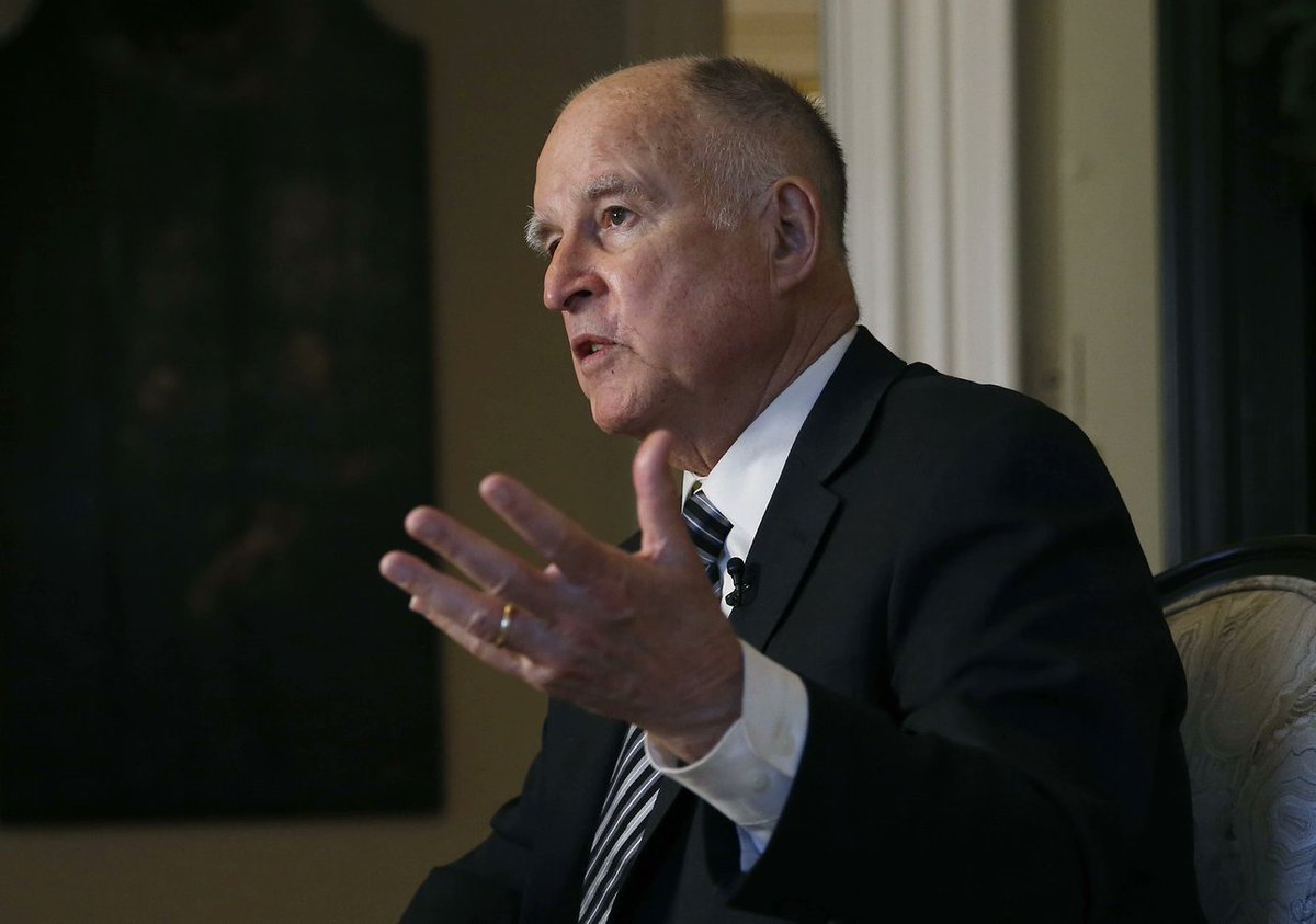 Frontlinestory's tweet image. "The notion that we can scare #China &amp;amp; push them around or contain them&amp;amp;suppress their growth&amp;amp;development is utter folly...We get another serious #bankingfailure,mortgage meltdown,we can’t stabilize the world economy without China."
——Former CA Gov.@JerryBrownGov
#WestWatch