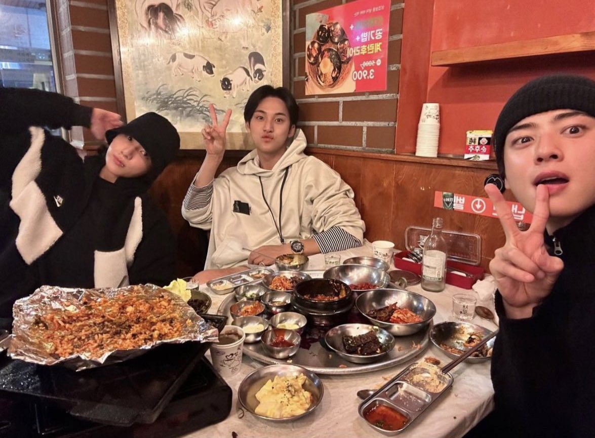 JannPinkarn's tweet photo. แงงงง น้องจองกุกจากไอจีมินกยู seventeen ค่าา น่ารักมาก😭😭 https://t.co/enZpmOATGZ