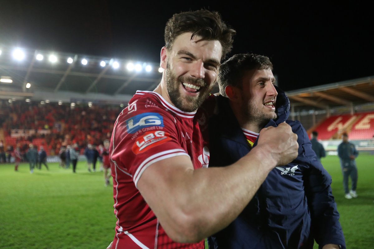 scarlets_rugby's tweet photo. Bore da!

Some night 👊

#SCAvASM #ChallengeCupRugby #YmaOHyd https://t.co/vqNMyQpNeL