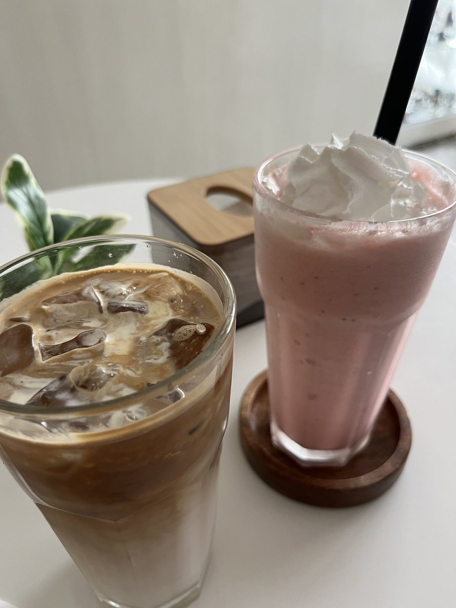 psych0barberrr's tweet photo. iced coffee boyfie x milkshake boyfie https://t.co/e9PQMFRcmc