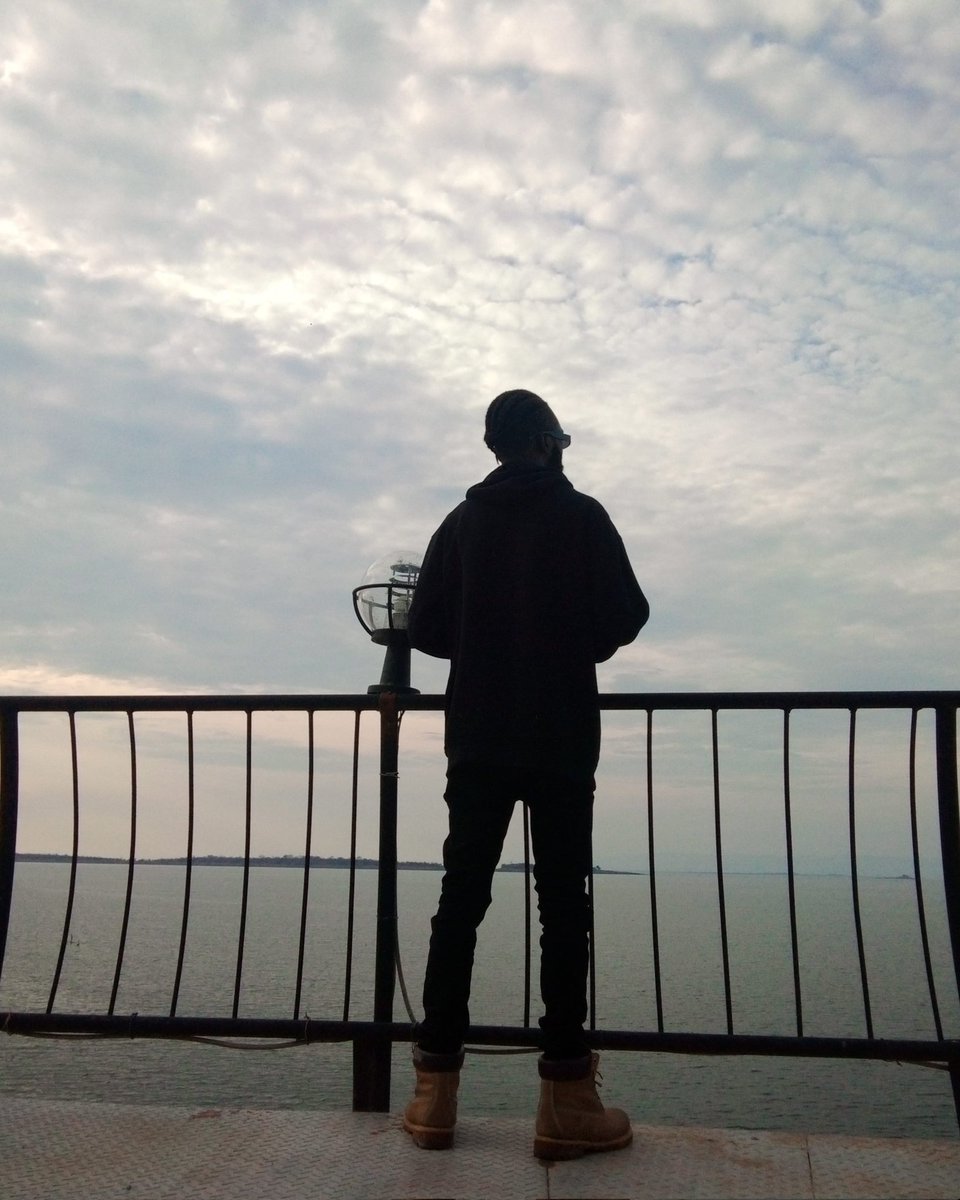 NameIsEvans's tweet image. If you see this, drop a photo of you that looks like an Album Cover.