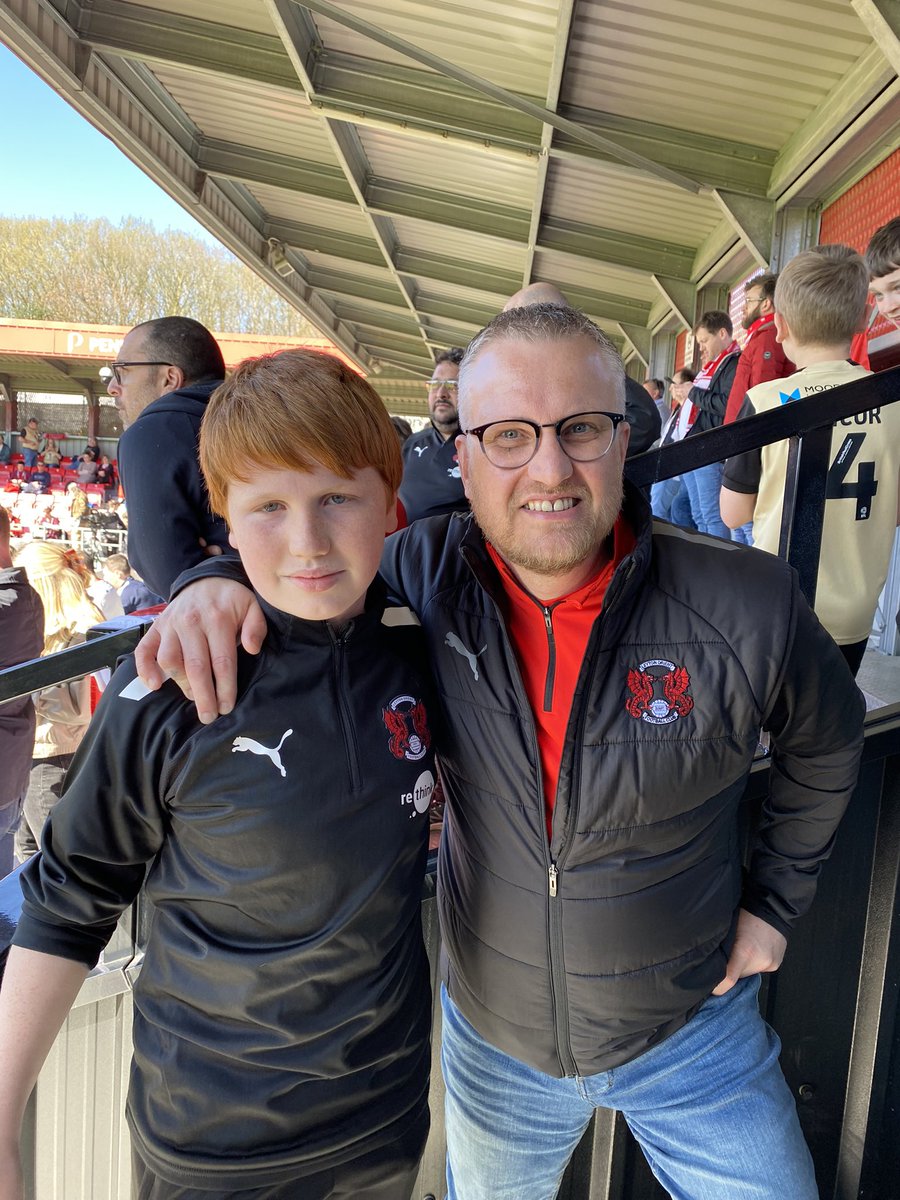 dearstu's tweet image. Great day at sunny Salford. We’ve got Super Ritchie Wellens. The celebrations at the end were amazing. @leytonorientfc @OrientOutlook