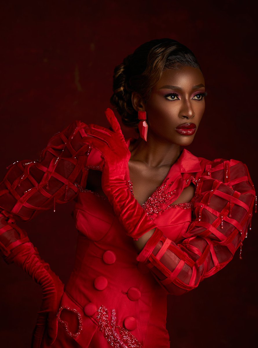 Ablade_Dromo's tweet photo. Lady in red https://t.co/5rAiSkKHwE